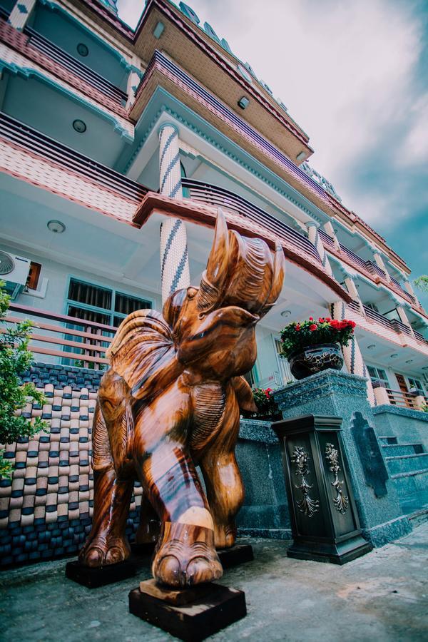 Amber Palace Hotel Myitkyinā Exteriör bild